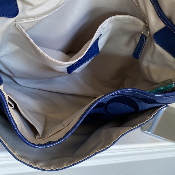 Coach Navy Blue Signature Shoulder Bag. - Picture 5 of 9